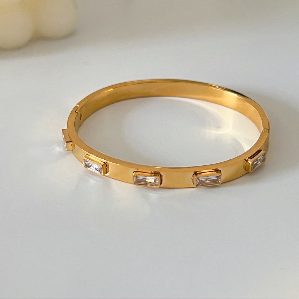 18K Gold Bangle Bracelet*High Gloss Finish*Simulated Diamond* Waterproof*